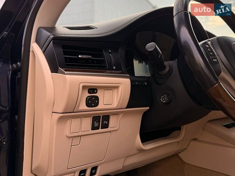 Седан Lexus ES 2015 в Одесі