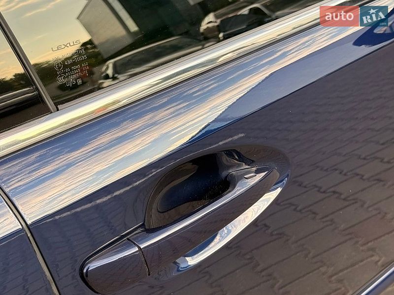 Седан Lexus ES 2015 в Одесі