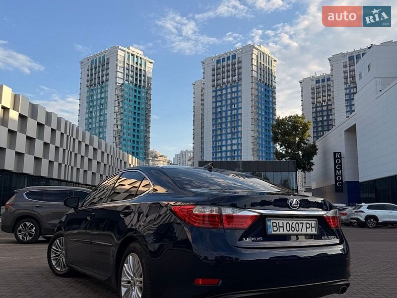 Седан Lexus ES 2015 в Одесі