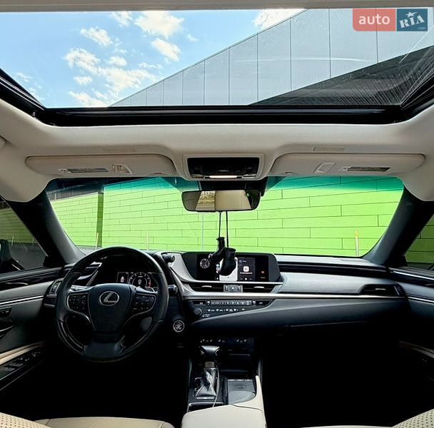 Седан Lexus ES 2020 в Киеве