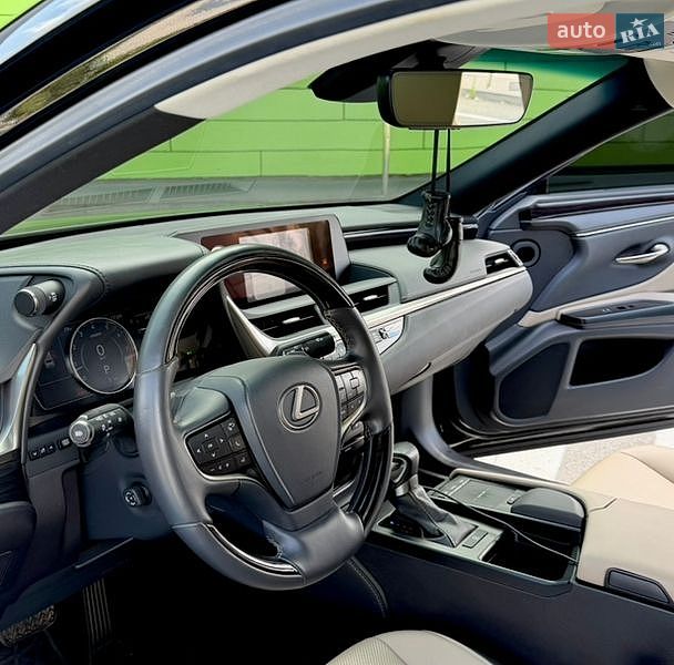Седан Lexus ES 2020 в Киеве