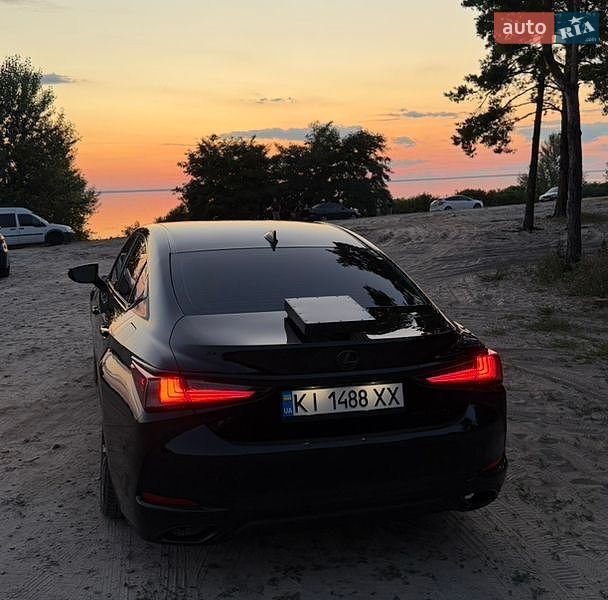 Седан Lexus ES 2020 в Киеве
