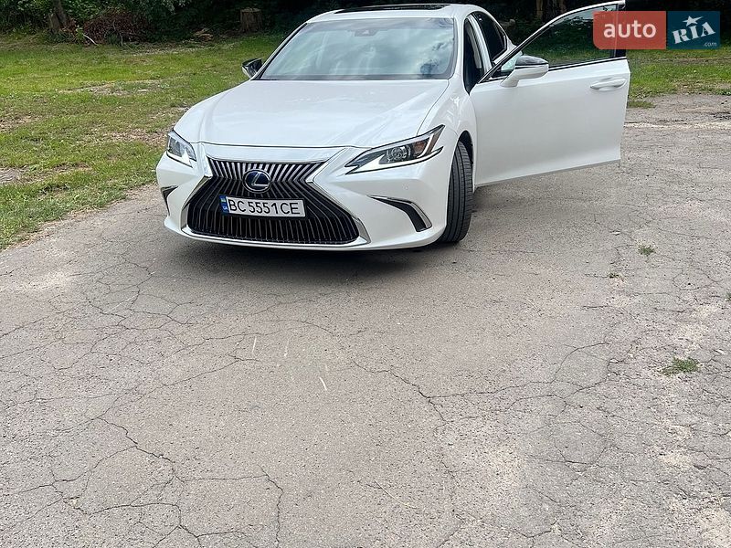 Седан Lexus ES 2021 в Львові