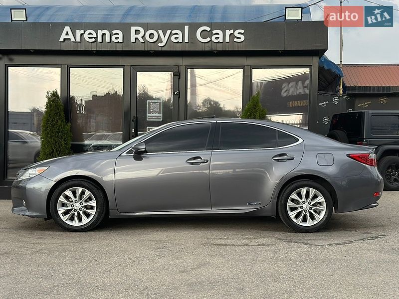 Седан Lexus ES 2015 в Харкові