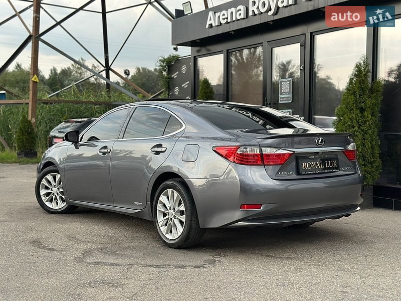 Седан Lexus ES 2015 в Харкові