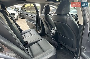 Седан Lexus ES 2015 в Харкові