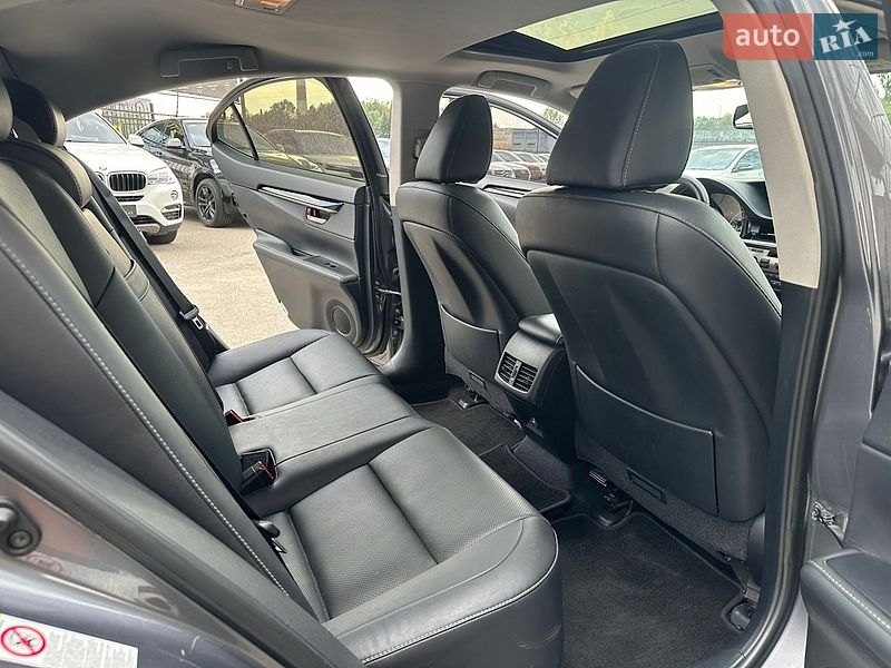 Седан Lexus ES 2015 в Харкові