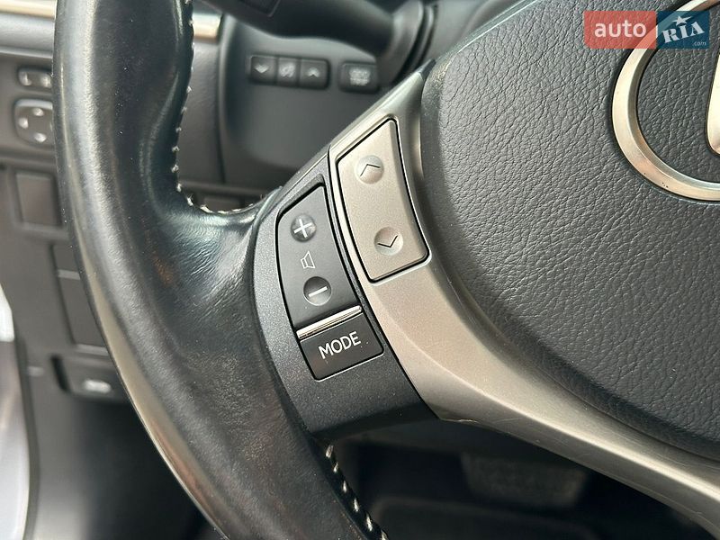 Седан Lexus ES 2015 в Харкові