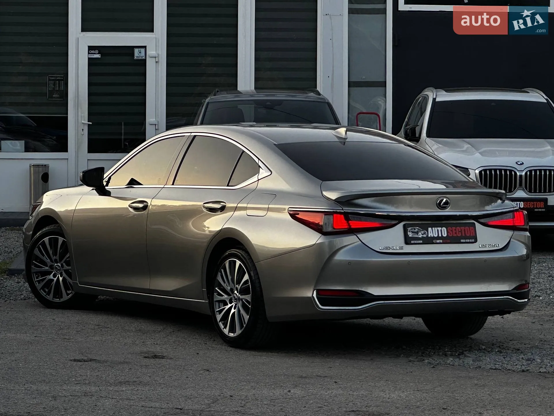 2019 Lexus ES - мініатюра 10