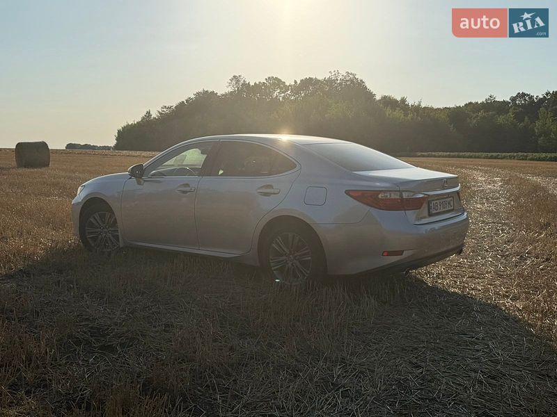 Седан Lexus ES 2012 в Погребище