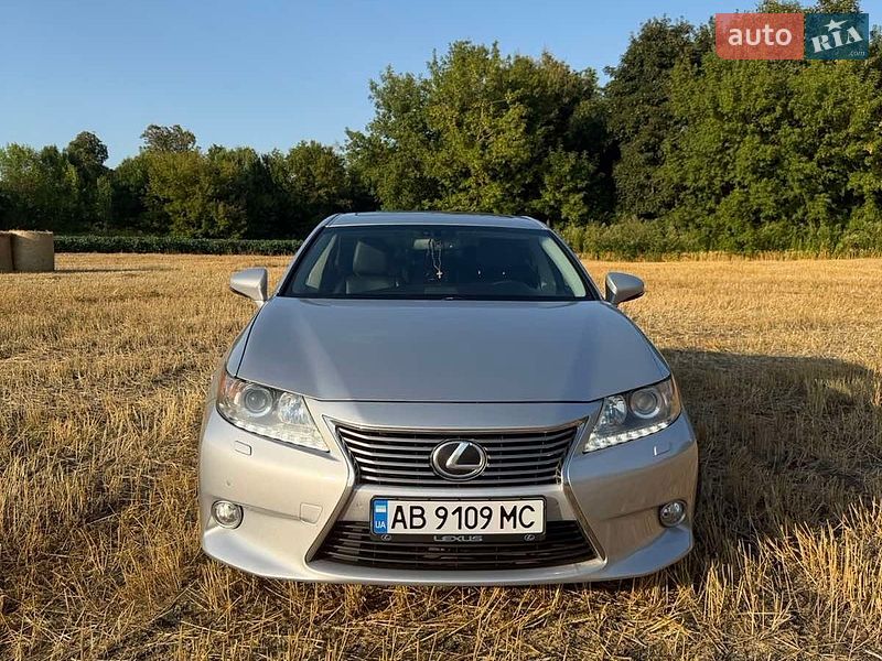 Седан Lexus ES 2012 в Погребище