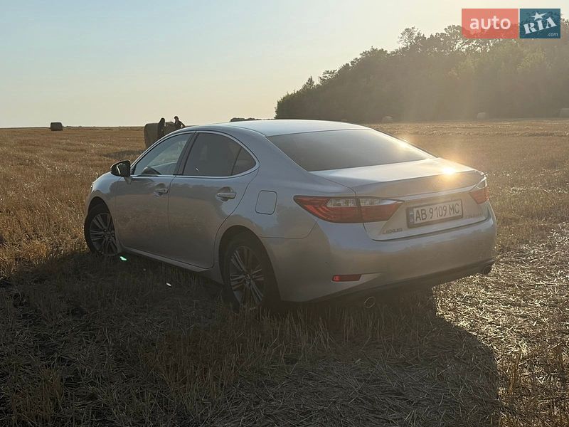 Седан Lexus ES 2012 в Погребище