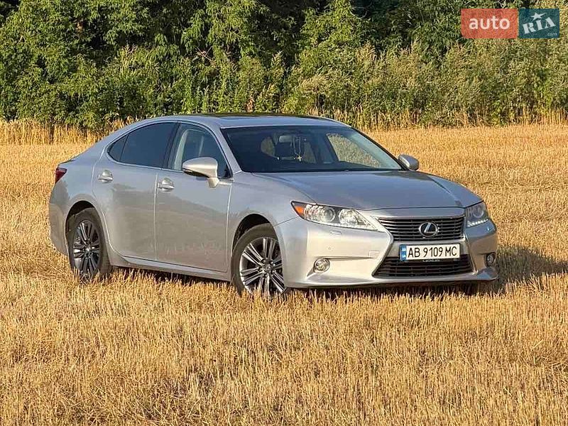 Седан Lexus ES 2012 в Погребище