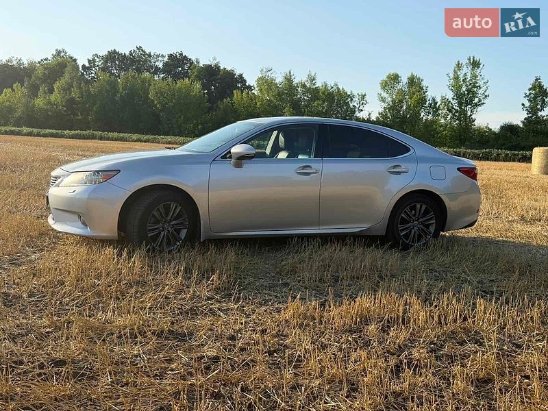 Седан Lexus ES 2012 в Погребище