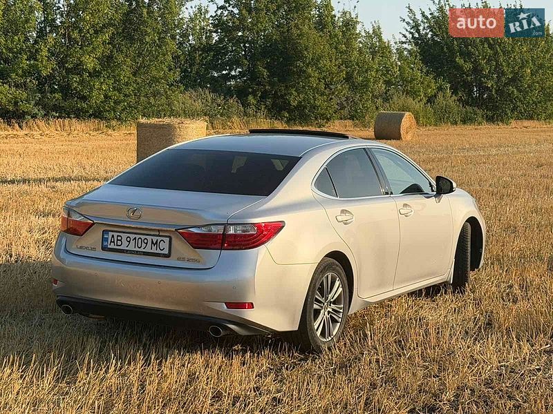 Седан Lexus ES 2012 в Погребище