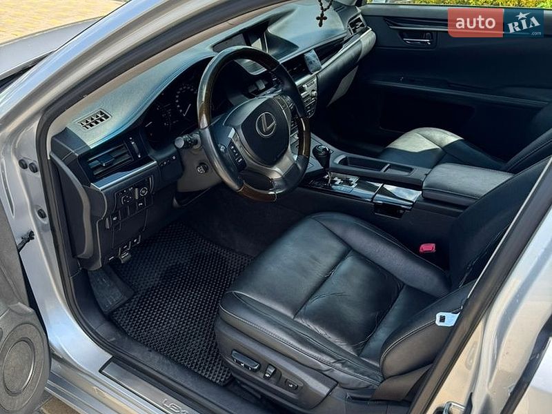 Седан Lexus ES 2012 в Погребище