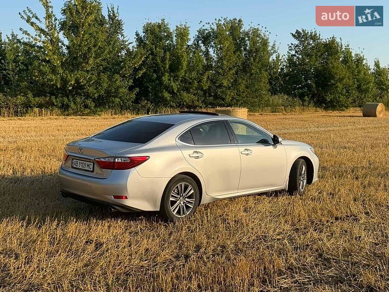 Седан Lexus ES 2012 в Погребище