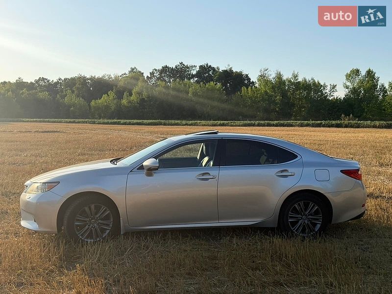 Седан Lexus ES 2012 в Погребище