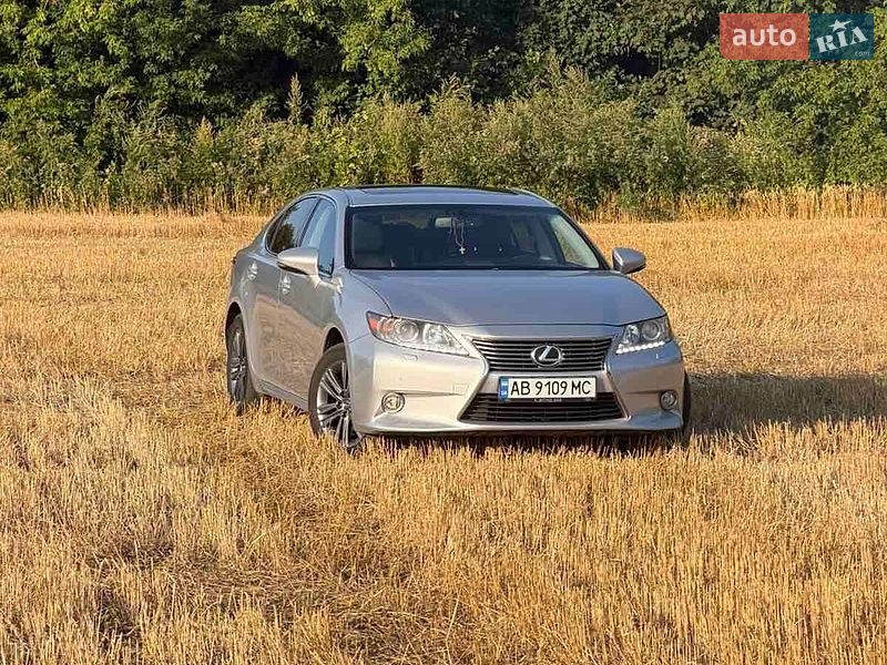 Седан Lexus ES 2012 в Погребище