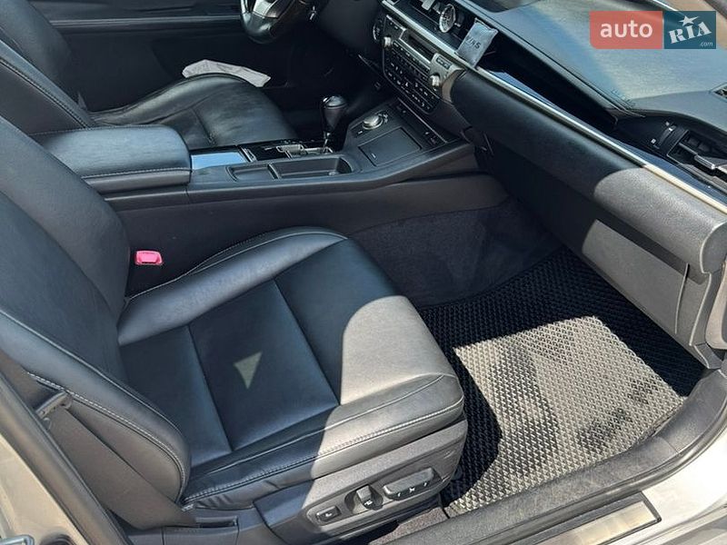 Седан Lexus ES 2012 в Погребище