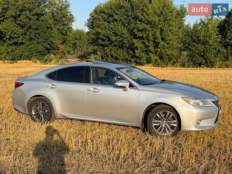 Седан Lexus ES 2012 в Погребище
