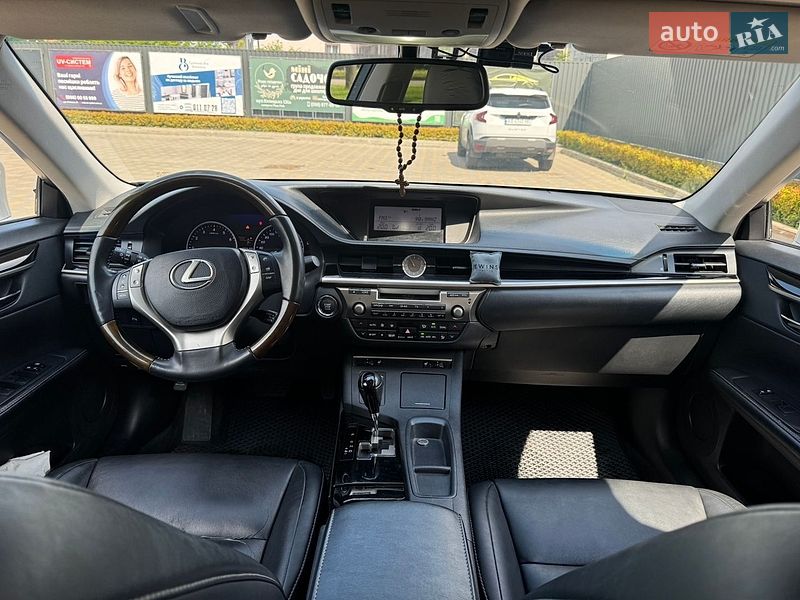 Седан Lexus ES 2012 в Погребище