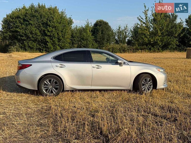 Седан Lexus ES 2012 в Погребище