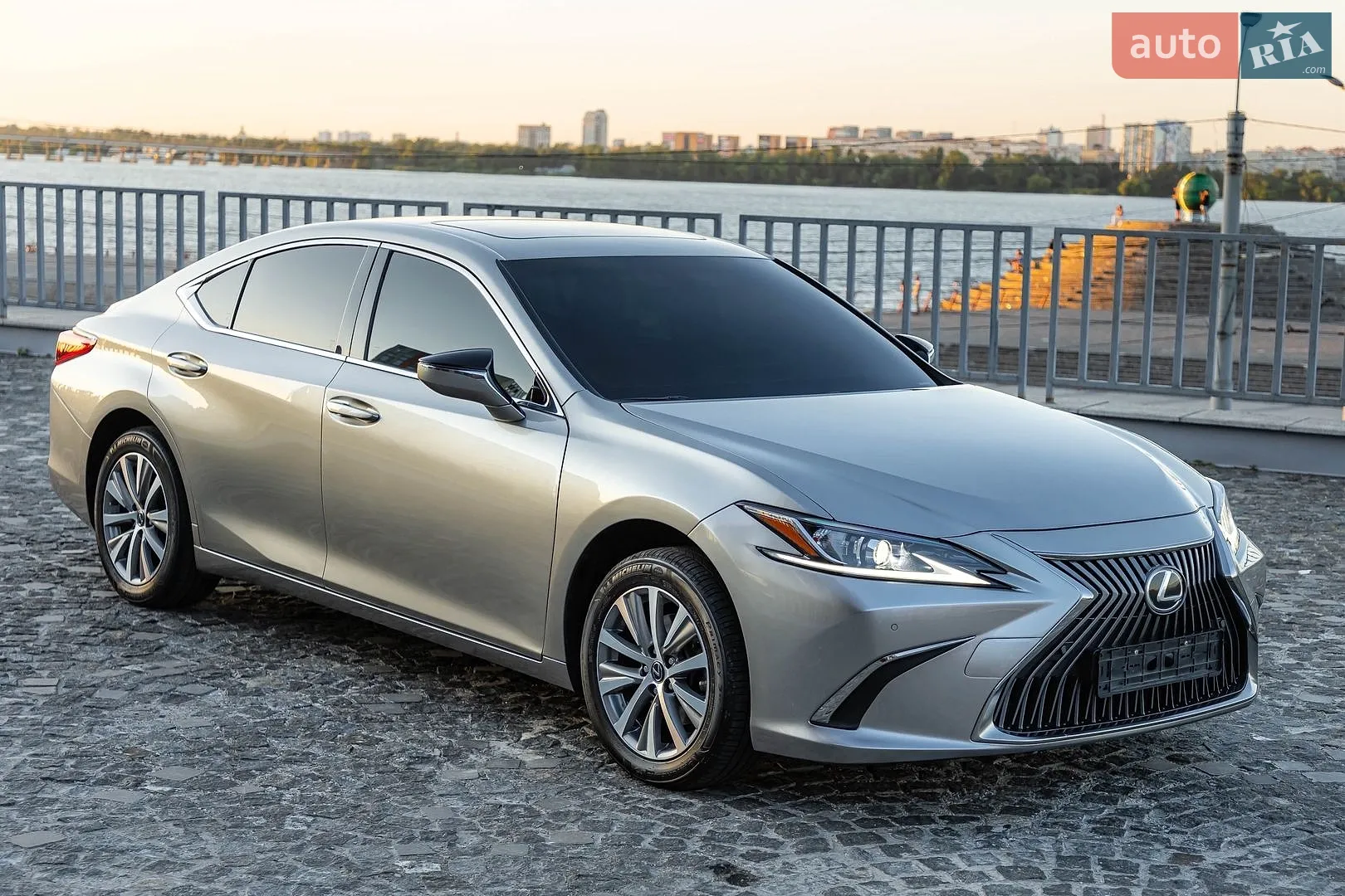 2019 Lexus ES - мініатюра 2