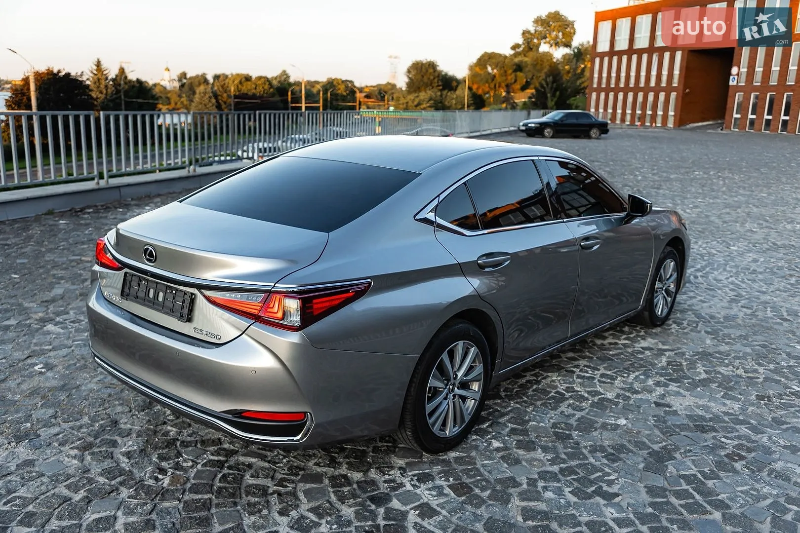 2019 Lexus ES - мініатюра 20