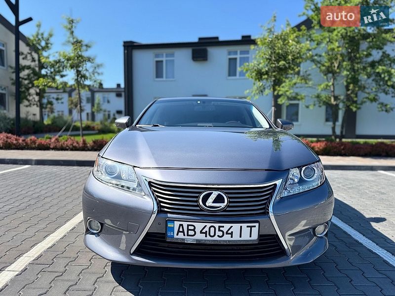 Седан Lexus ES 2015 в Киеве