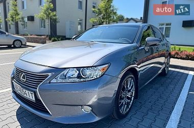 Седан Lexus ES 2015 в Киеве