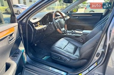 Седан Lexus ES 2015 в Киеве