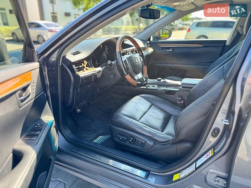 Седан Lexus ES 2015 в Киеве