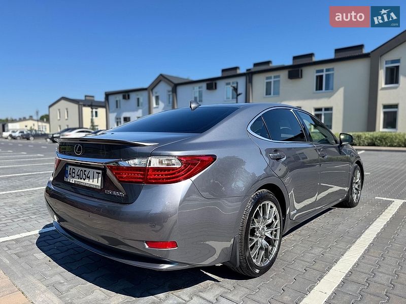 Седан Lexus ES 2015 в Киеве