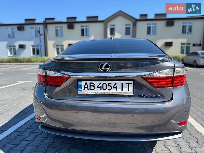 Седан Lexus ES 2015 в Киеве
