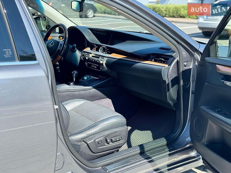Седан Lexus ES 2015 в Киеве