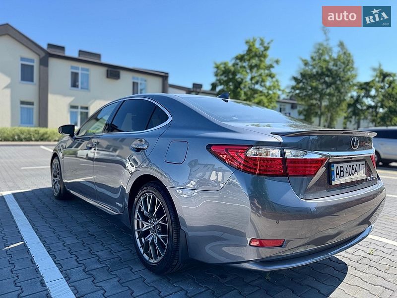 Седан Lexus ES 2015 в Киеве
