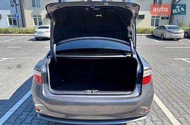 Седан Lexus ES 2015 в Киеве