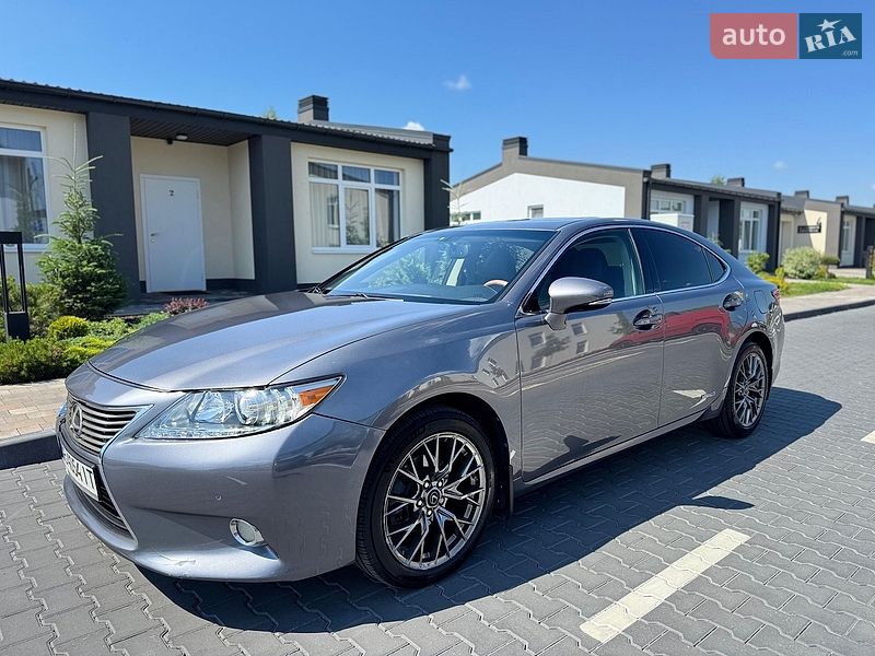 Седан Lexus ES 2015 в Киеве