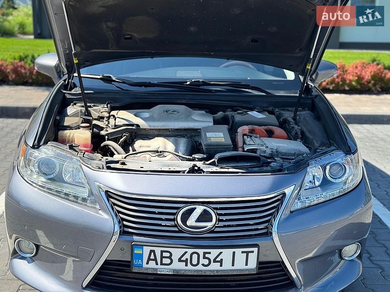 Седан Lexus ES 2015 в Киеве