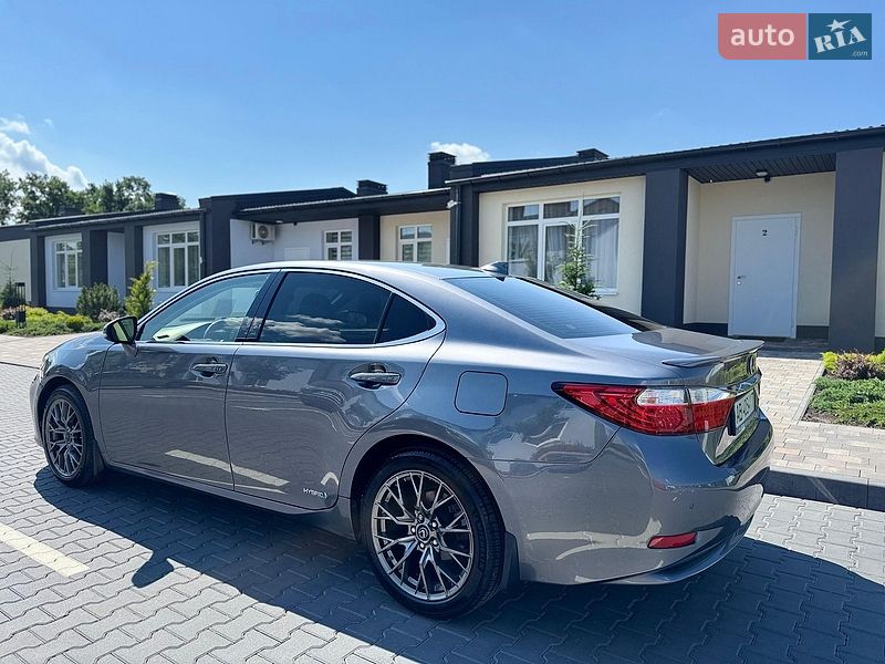 Седан Lexus ES 2015 в Киеве