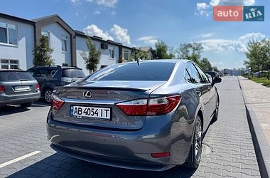 Седан Lexus ES 2015 в Киеве