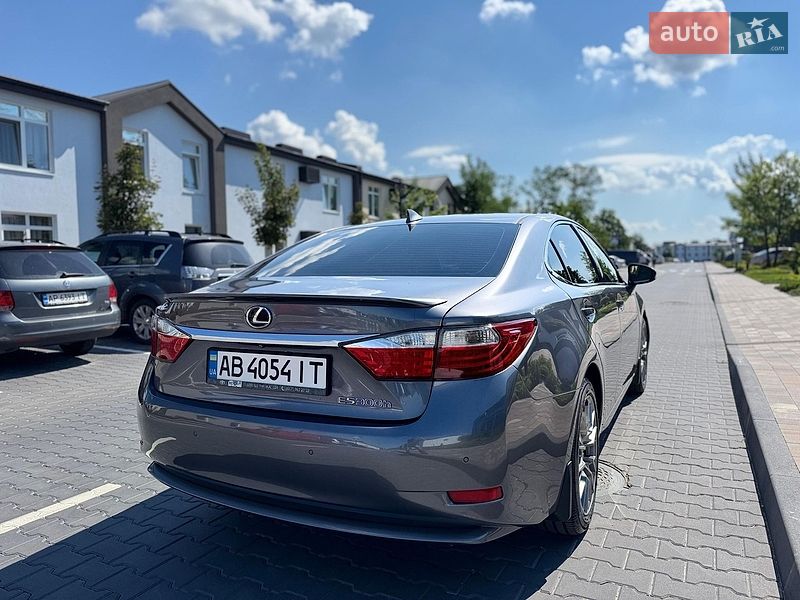 Седан Lexus ES 2015 в Киеве