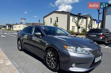 Седан Lexus ES 2015 в Киеве