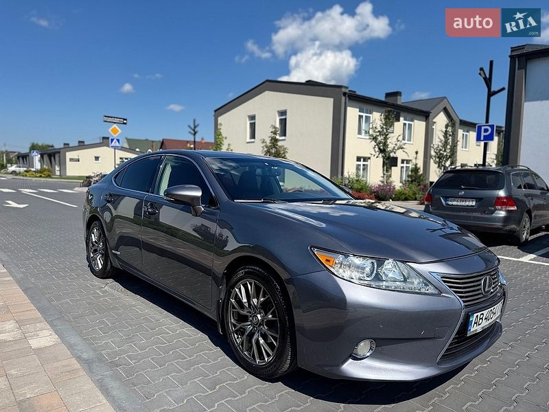 Седан Lexus ES 2015 в Киеве