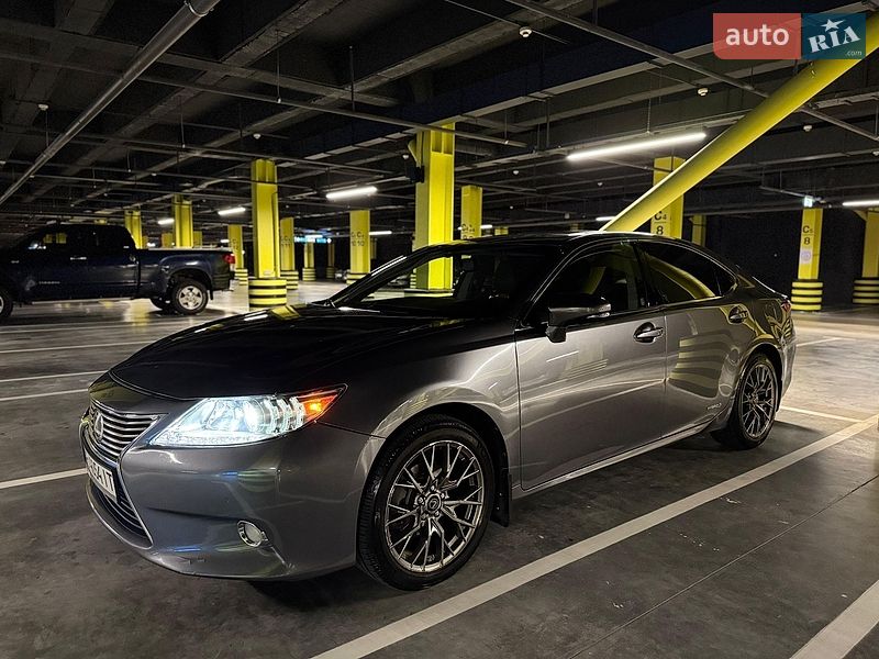 Седан Lexus ES 2015 в Киеве