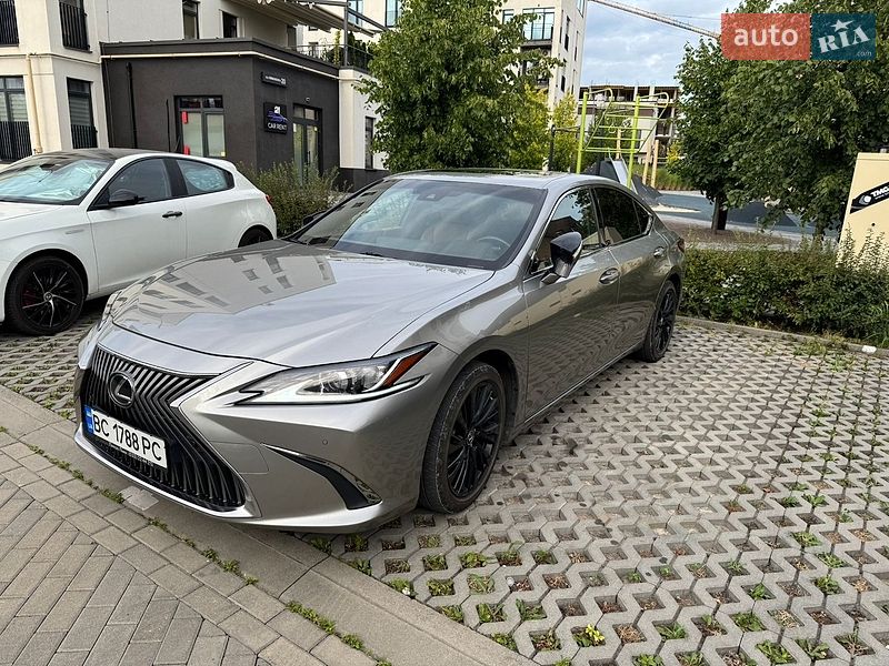 Lexus ES, фото з оголошення