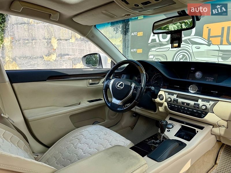 Седан Lexus ES 2013 в Харкові