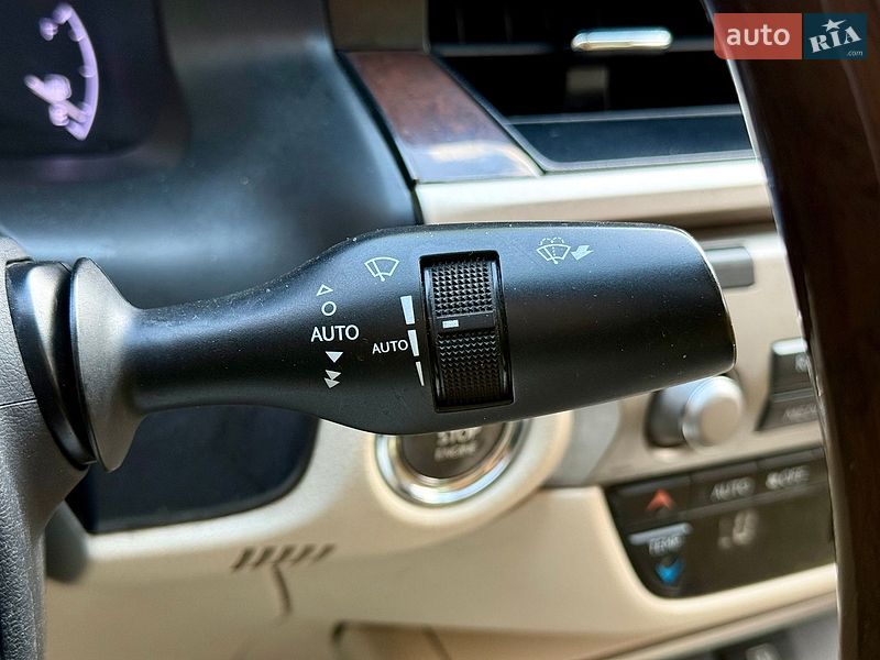 Седан Lexus ES 2013 в Харкові
