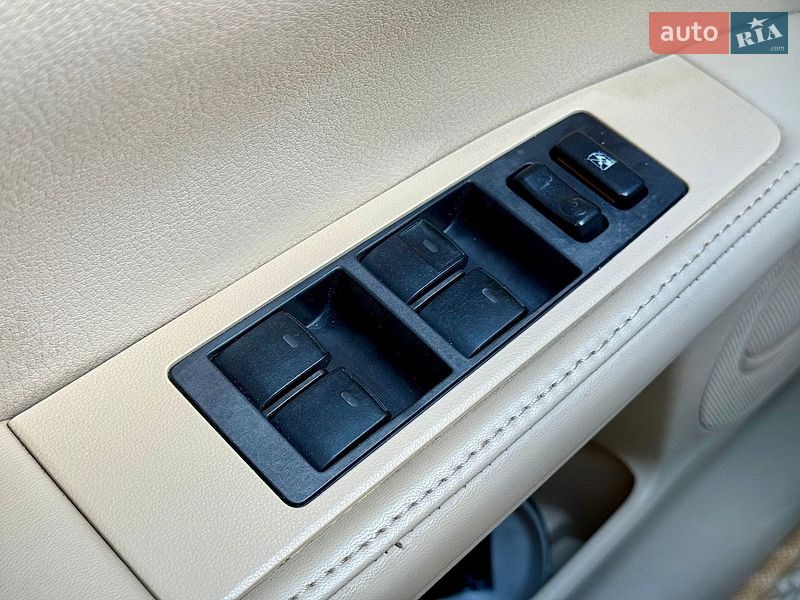 Седан Lexus ES 2013 в Харкові